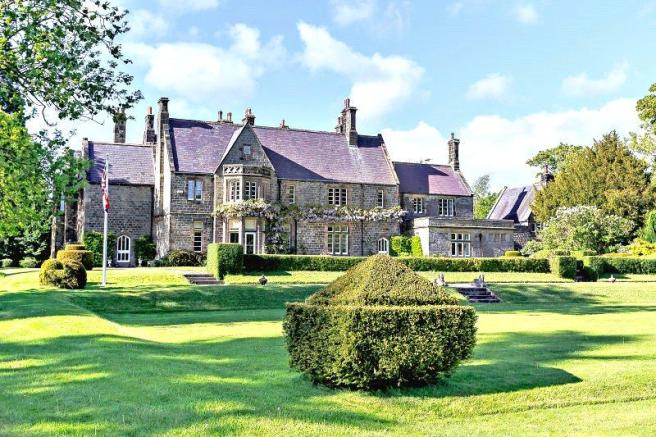 FastSlab installation to the ground floor of this listed manor house, for a concrete feel over the basement and to include under floor heating